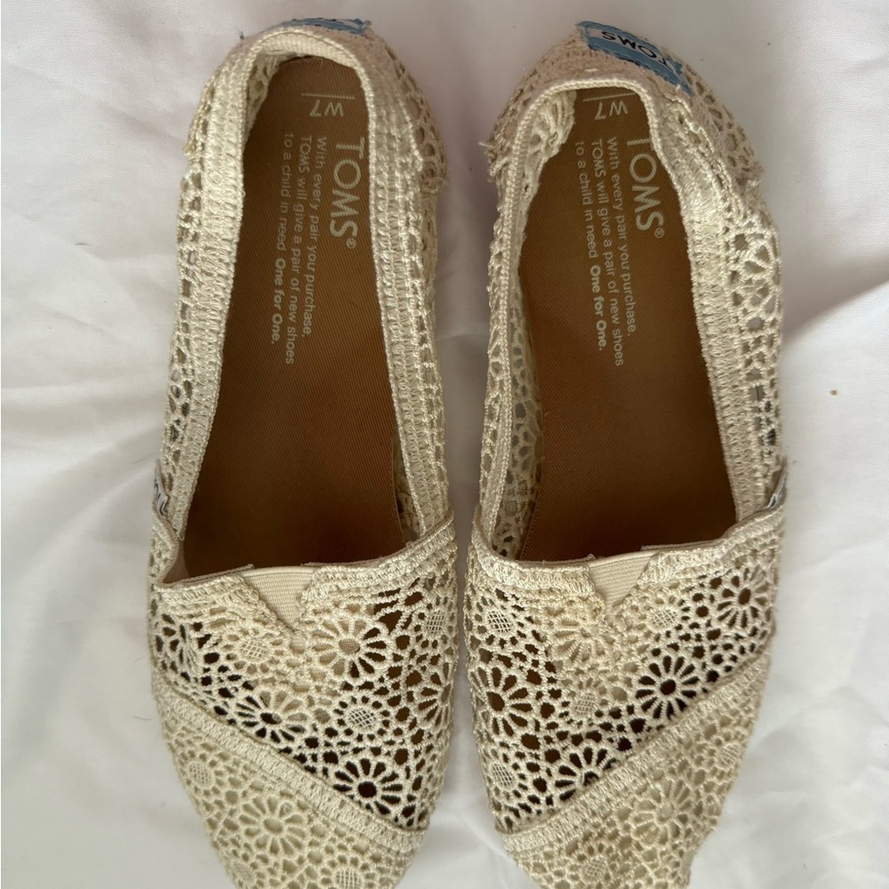 Tom’s cream crocheted flat with cushioned insert.